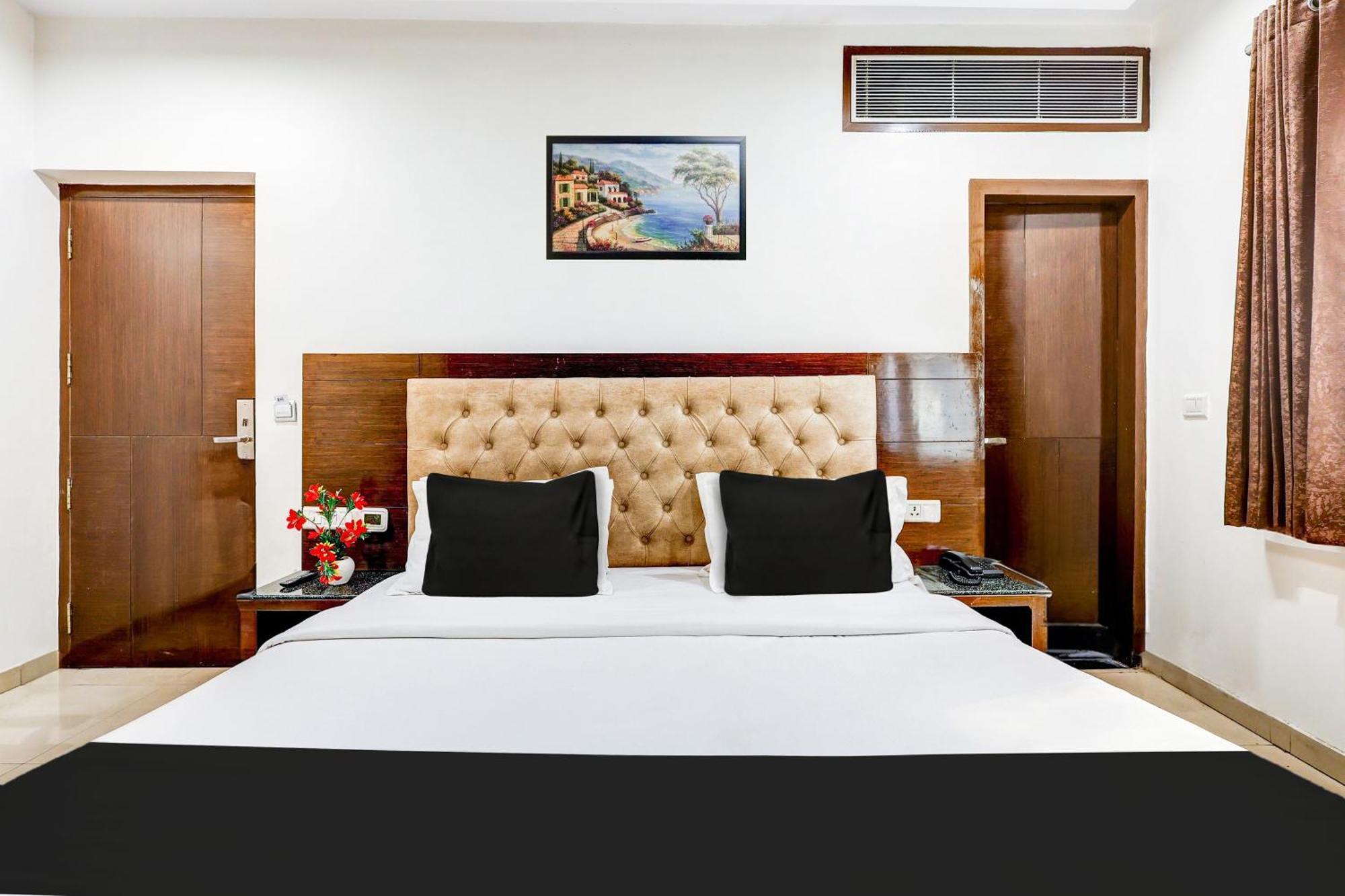 Super Townhouse Arakashan Road Paharganj Formerly Mohan International Nuova Delhi Esterno foto