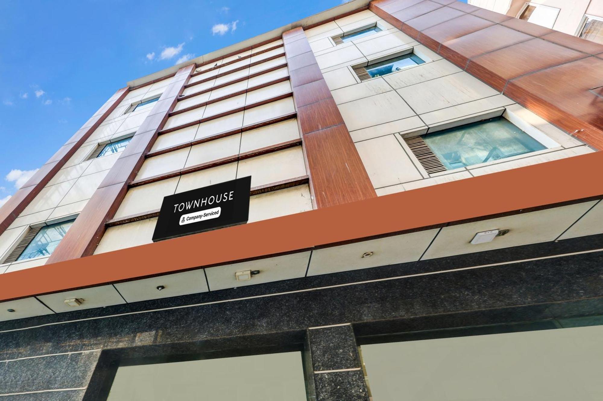 Super Townhouse Arakashan Road Paharganj Formerly Mohan International Nuova Delhi Esterno foto