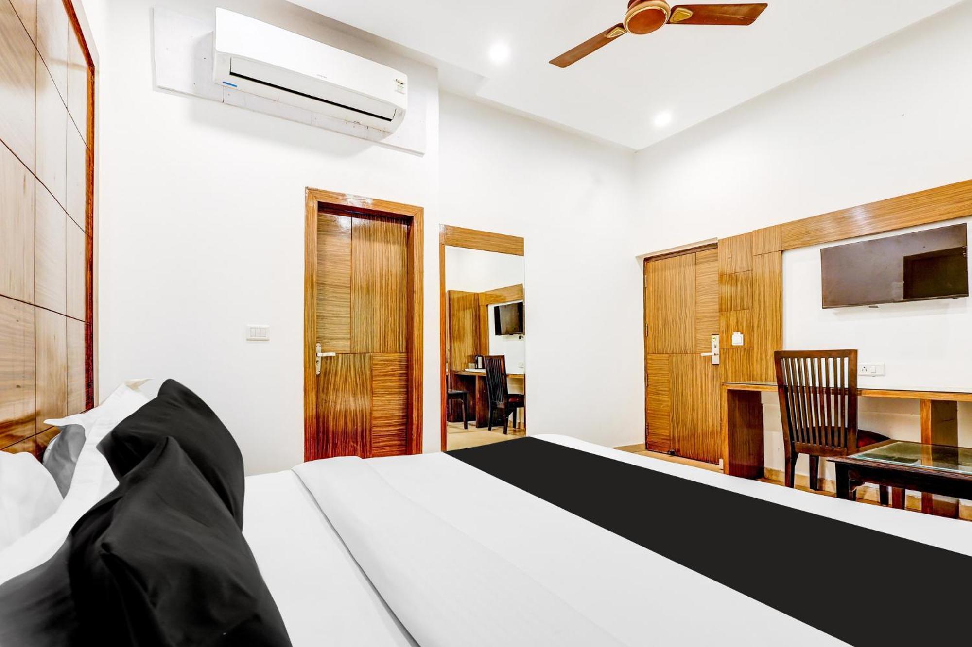 Super Townhouse Arakashan Road Paharganj Formerly Mohan International Nuova Delhi Esterno foto