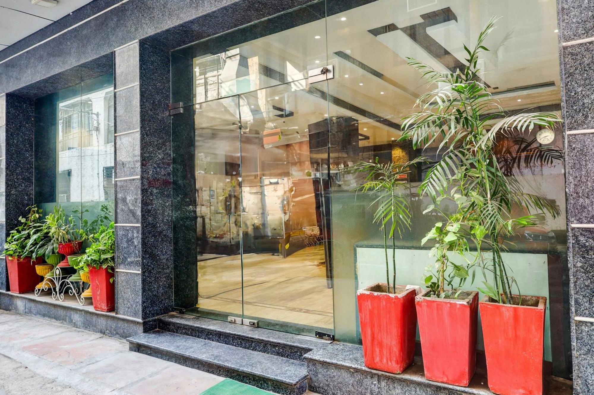 Super Townhouse Arakashan Road Paharganj Formerly Mohan International Nuova Delhi Esterno foto