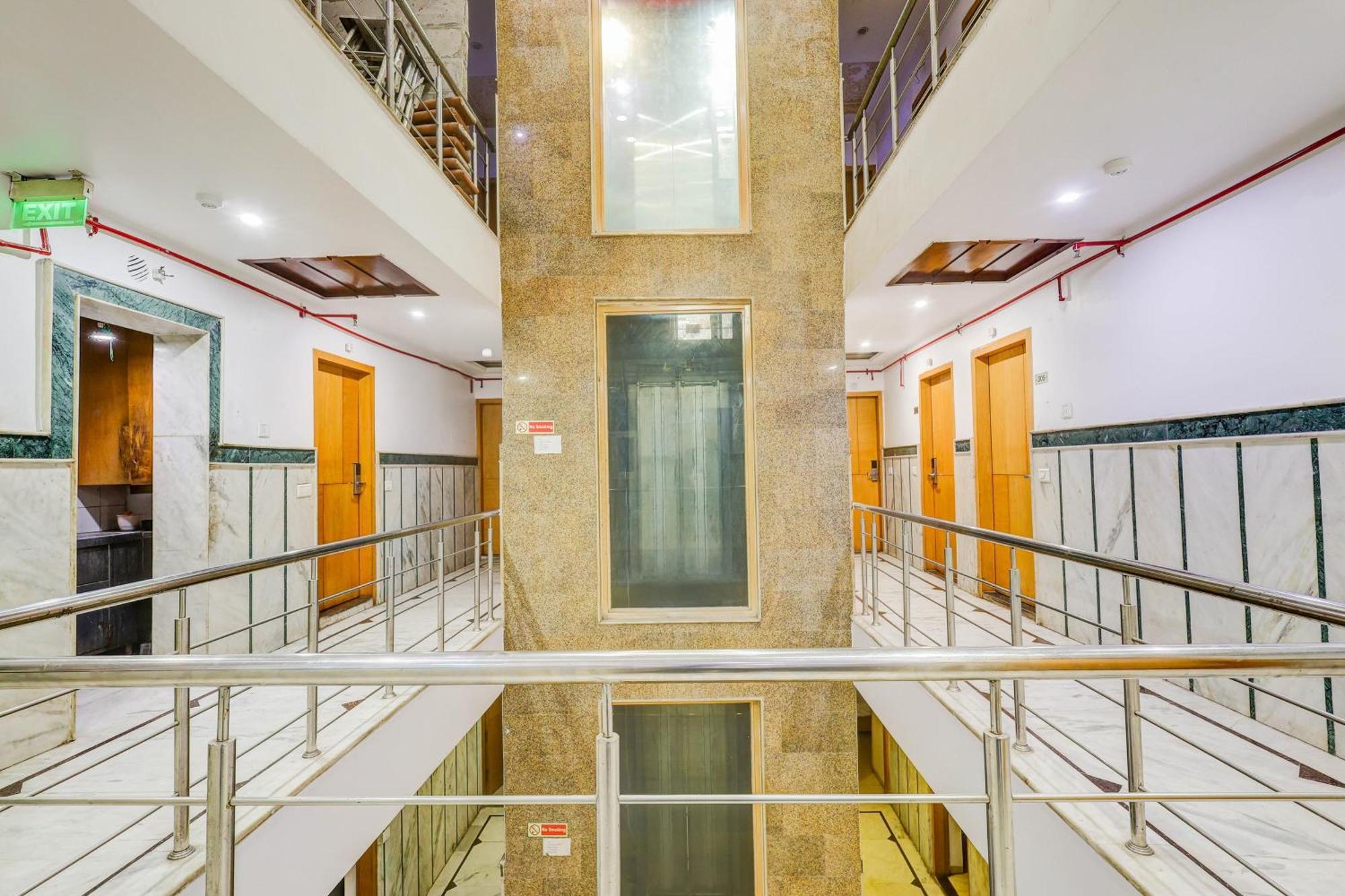 Super Townhouse Arakashan Road Paharganj Formerly Mohan International Nuova Delhi Esterno foto