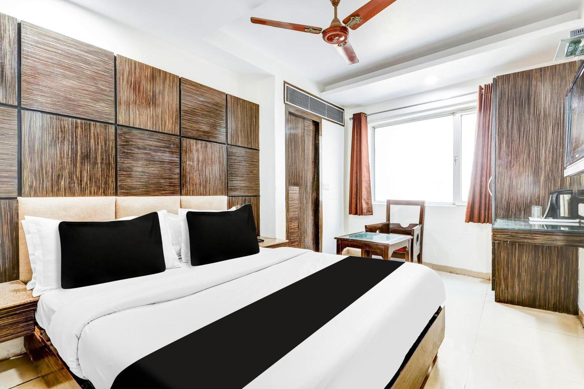 Super Townhouse Arakashan Road Paharganj Formerly Mohan International Nuova Delhi Esterno foto