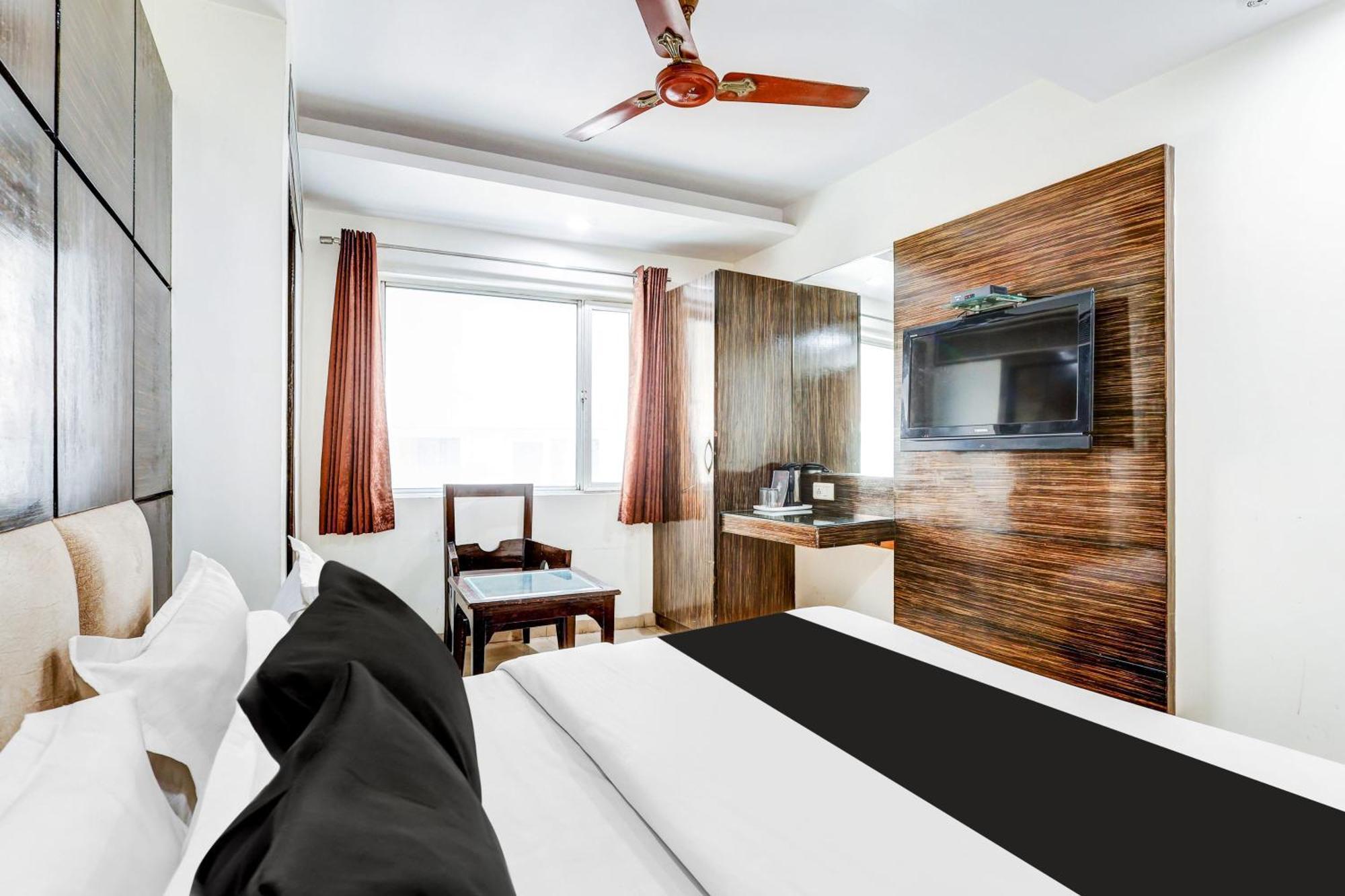 Super Townhouse Arakashan Road Paharganj Formerly Mohan International Nuova Delhi Esterno foto