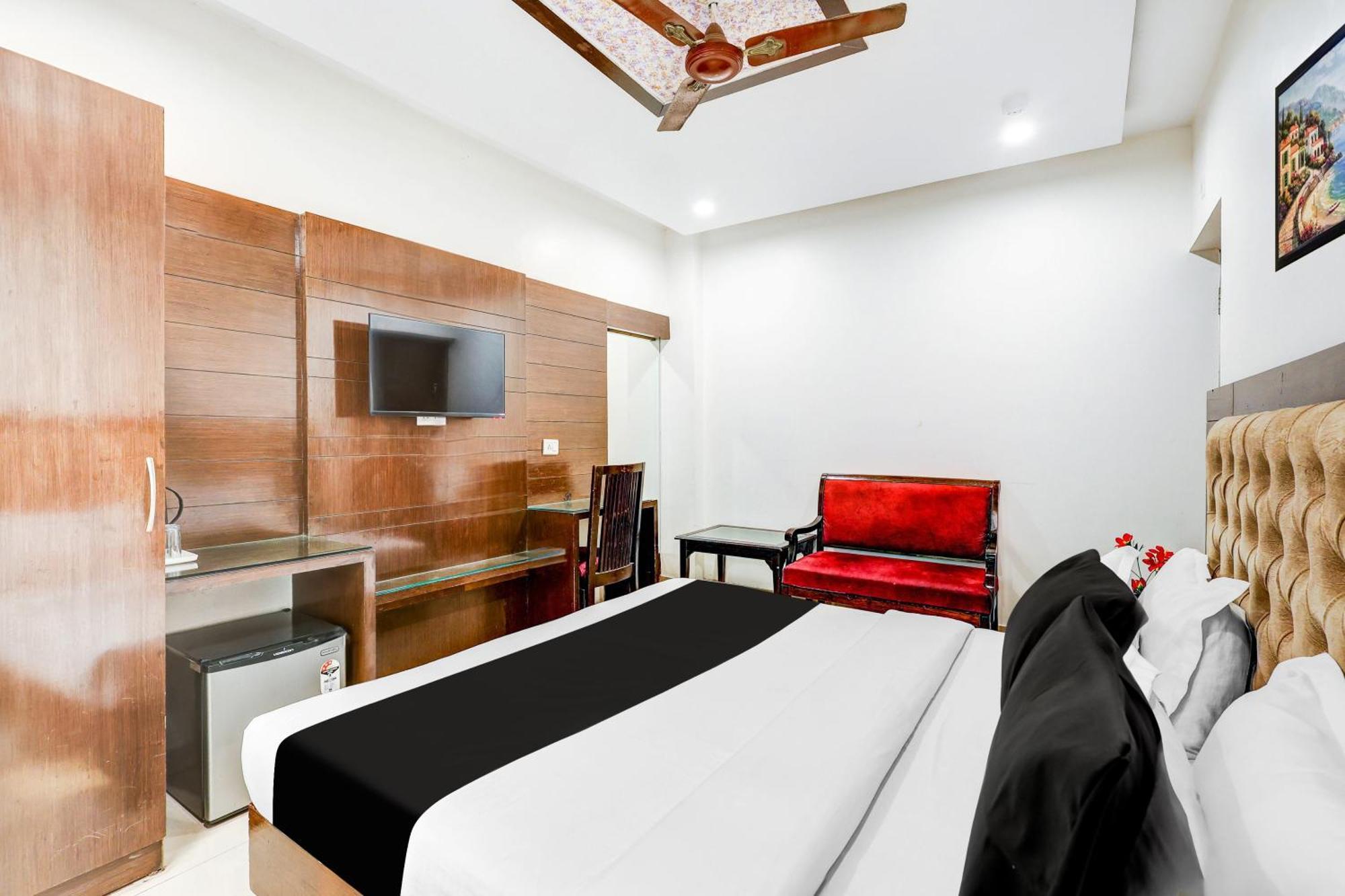 Super Townhouse Arakashan Road Paharganj Formerly Mohan International Nuova Delhi Esterno foto