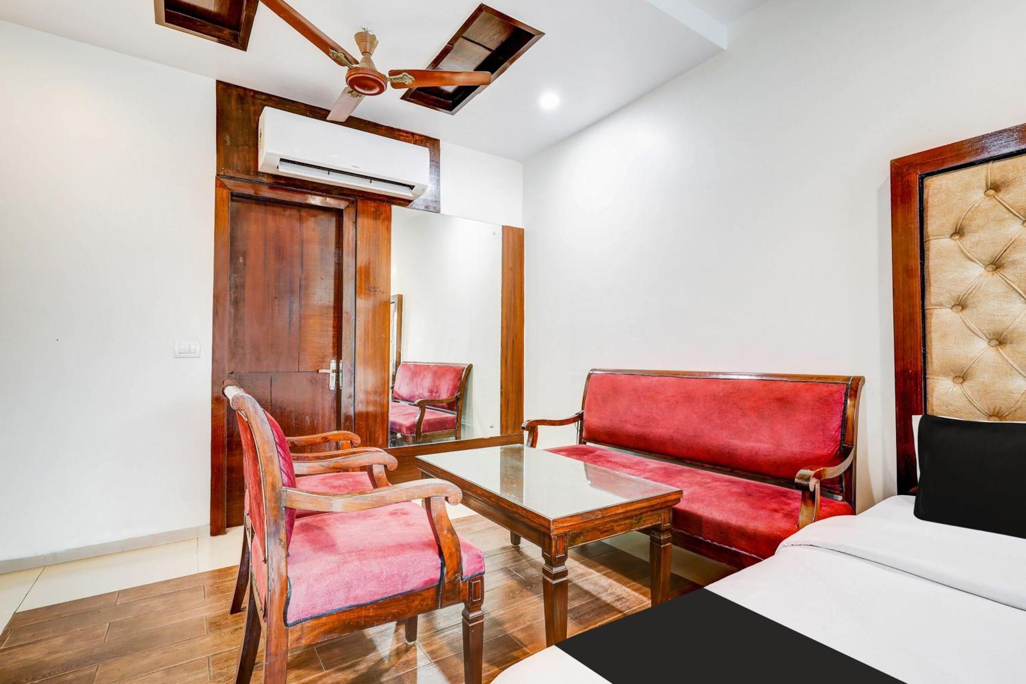 Super Townhouse Arakashan Road Paharganj Formerly Mohan International Nuova Delhi Esterno foto
