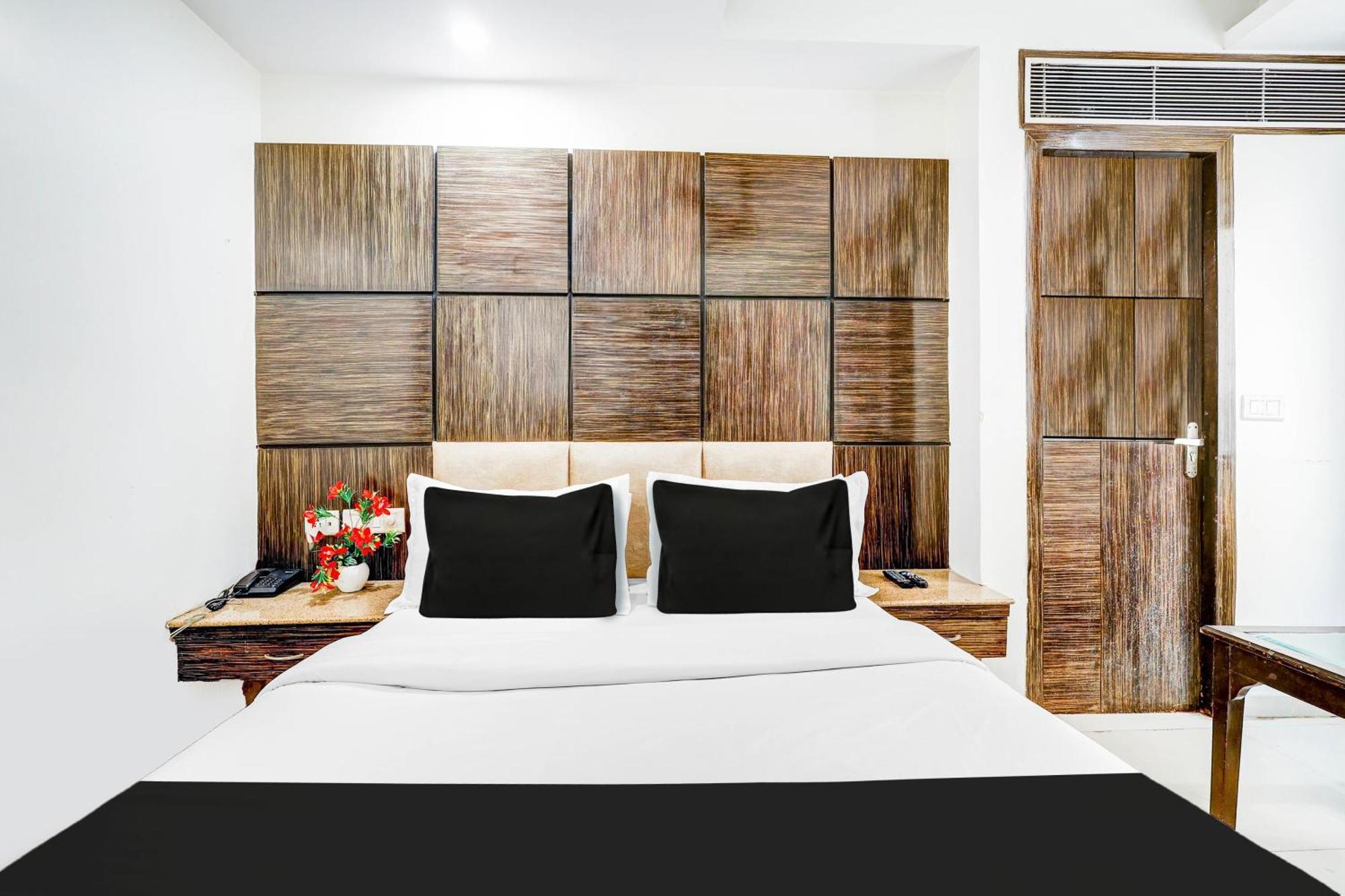 Super Townhouse Arakashan Road Paharganj Formerly Mohan International Nuova Delhi Esterno foto